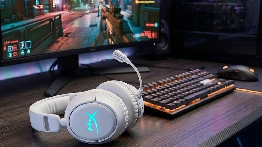 Słuchawki HYPERX Cloud Flight 2 bezprzewodowe gamingowe RGB długi czas pracy komfort, słuchawki leżące na biurku