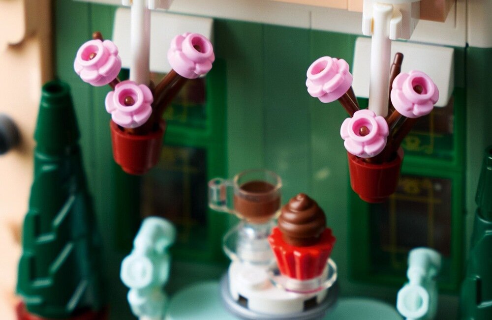 LEGO 10362 ICONS Francuska kawiarenka detale   