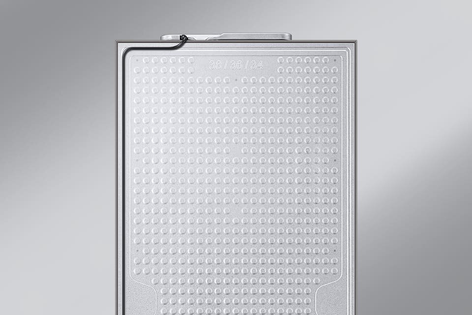 Tył lodówki Samsung RB34C775CB1 pozbawiony kratownicy