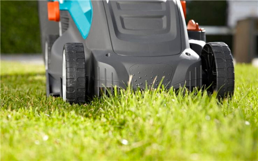 Kosiarka elektryczna GARDENA PowerMax 1400-34 1400W nóż wyprofilowanie i kształtowanie krawędzi tnących szerokość robocza 34 cm wysokość w zakresie od 20 do 60 mm