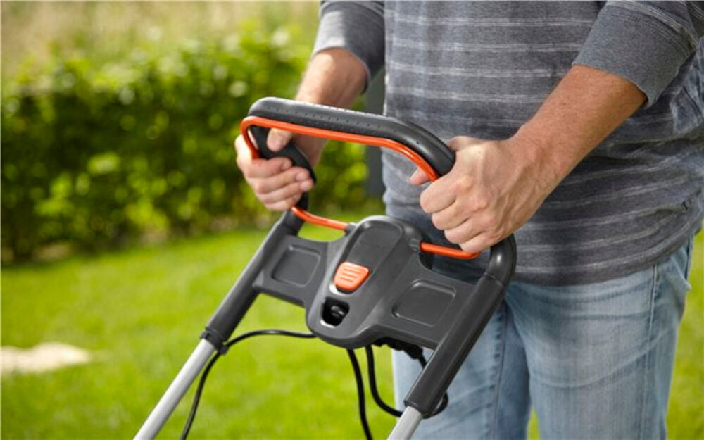 Kosiarka elektryczna GARDENA PowerMax 1400-34 1400W rączki uchwyt ErgoTec z dźwigniami wyłącznika po obu stronach ergonomiczny kształt