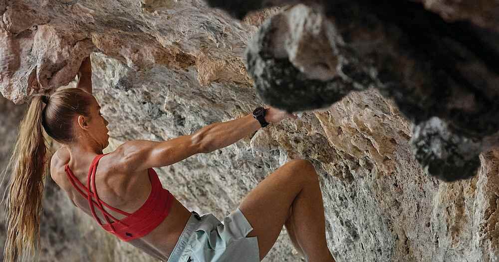 Smartwatch GARMIN seria Fenix 7 ekran bateria pamięć muzyka sterowanie pojemność rozdzielczość pasek sport zdrowie czujniki serce puls tętno