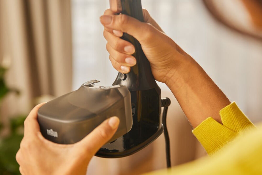 Parownica do ubrań (Steamer) BRAUN GS7077BK Kompaktowa lekka Ergonomiczna konstrukcja łatwa obsługa waga