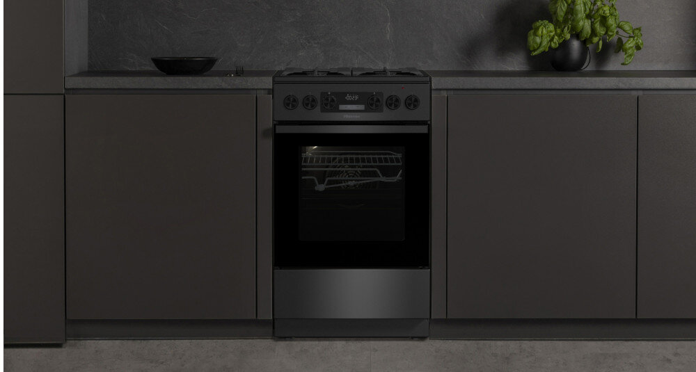 KUCHNIA HISENSE HKS5D71BMPF obrotowy rożen mocna grzalka grillowanie mięsa trwałe solidne mocne eleganckie żeliwne ruszty wygoda przesuwanie garnków Air Fry beztłuszczowe zdrowe pieczenie chrupiące bez dodatkowych kalorii złocista skórka mięso ryby funkcja odmrażania szybko oszczędza czas