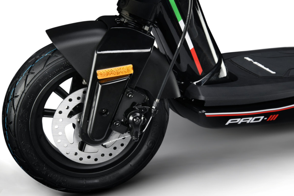 Hulajnoga elektryczna DUCATI Pro III Czarno-czerwono-bialy kola 10 opony bezdetkowe