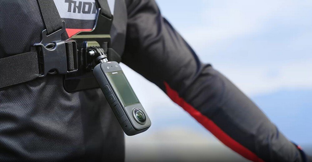 Kamera sportowa INSTA360 X3   sport montaż nagrywanie stabilizacja montaż edycja filtry ostrość śledzenie tryby bateria akumulator zasilanie ładowanie rozdzielczość filmy obudowa odporność wielkość łączność sterowanie 