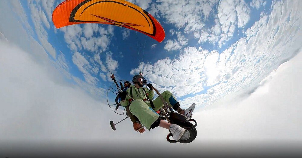 Kamera sportowa INSTA360 X3   sport montaż nagrywanie stabilizacja montaż edycja filtry ostrość śledzenie tryby bateria akumulator zasilanie ładowanie rozdzielczość filmy obudowa odporność wielkość łączność sterowanie 