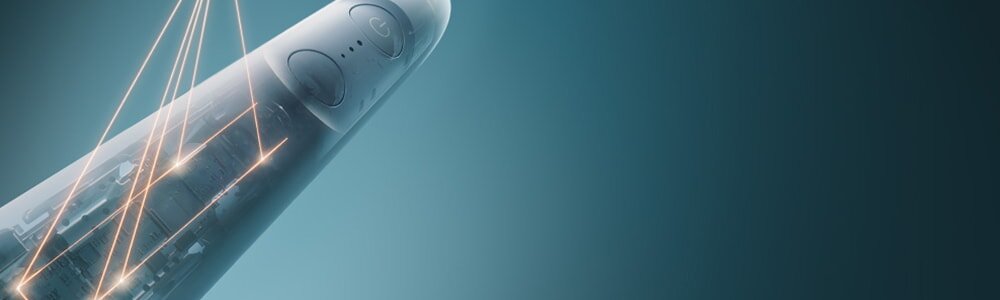 Zbliżenie na wnętrze szczoteczki, z którego roztaczają się laserowe połączenia.