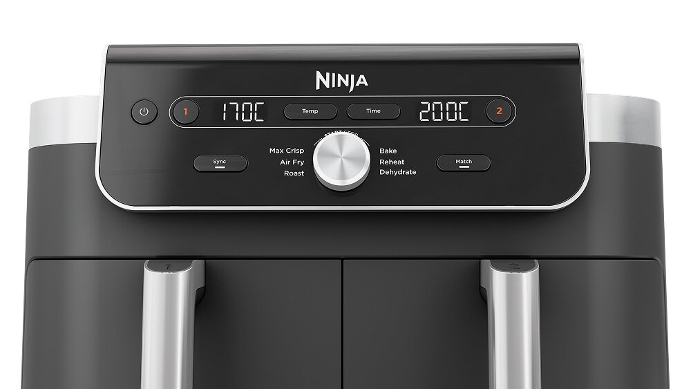 Panel sterowania frytkownicy beztłuszczowej z wyświetlaczami temperatury 170°C i 200°C oraz przyciskami do wyboru trybów: Max Crisp, Air Fry, Roast, Bake, Reheat, Dehydrate. Widoczne logo \'NINJA\'.