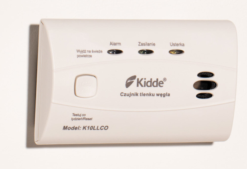 Czujnik tlenku węgla czadu KIDDE K10LLCO do montazu u uzytku w mieszkaniach domach jednorodzinnych domkach letniskowych w pmieszczeniach z urzadzeniem emitujacym spaliny w pomieszczeniach w ktorych spedzamy najwiecej czasu instrukcja obslugi