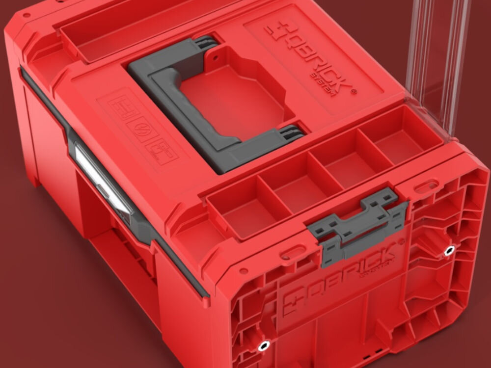 Skrzynka narzędziowa QBRICK System Pro Drawer 1 Toolbox 2.0 Profi Basic Red Ultra HD Custom, Przezroczysty, organizer, górna, pokrywa, Widok od góry na rączkę i schowki skrzynki.
