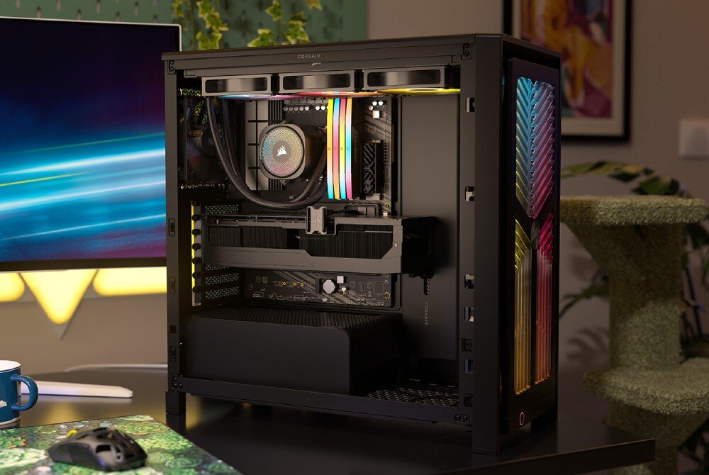 Obudowa CORSAIR Frame 4000X RS Wnętrze obudowy z zamontowanymi podzespołami takimi jak karta graficzna, pamięć RAM z podświetleniem i chłodzenie cieczą