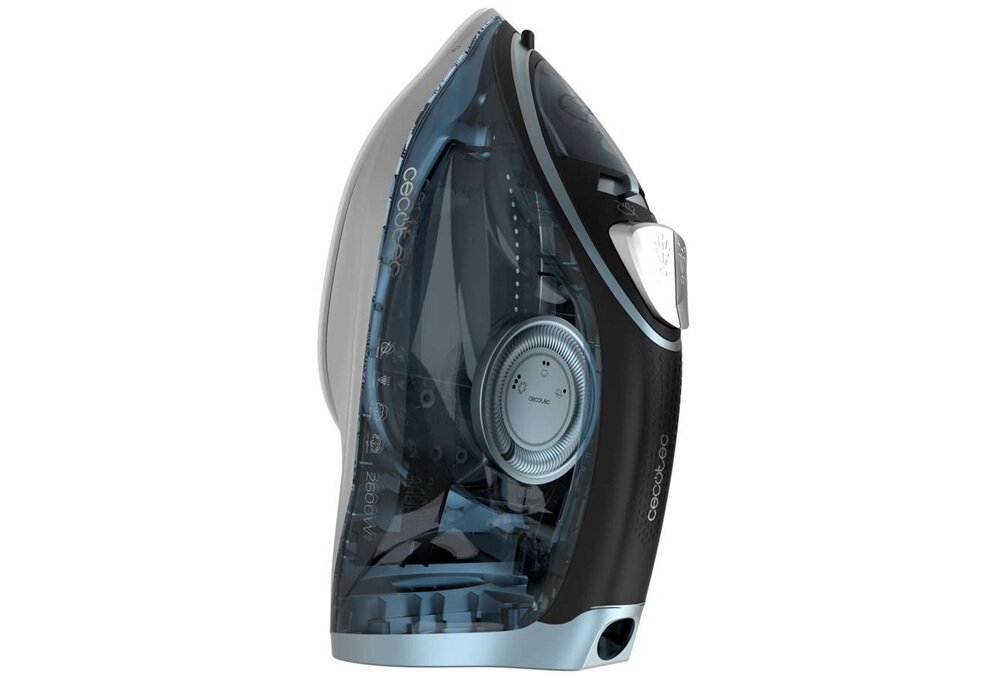 Żelazko w kolorze czarno-niebieskim z widocznym logo \'cecotec\' na przezroczystej części obudowy. Posiada pokrętło regulacji oraz przycisk na uchwycie.