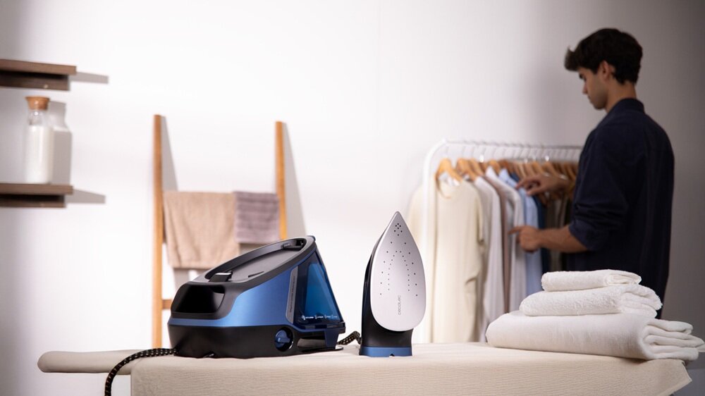 Generator pary CECOTEC IronHero H-3000 Station Geyser ceramiczna stopa, równomierne rozprowadzenie ciepła, ochrona przed pezypaleniem