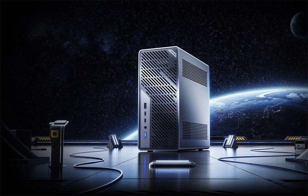 Komputer MINISFORUM MS-02 Kompaktowy komputer stacjonarny stoi na futurystycznej platformie z widokiem na Ziemię w tle