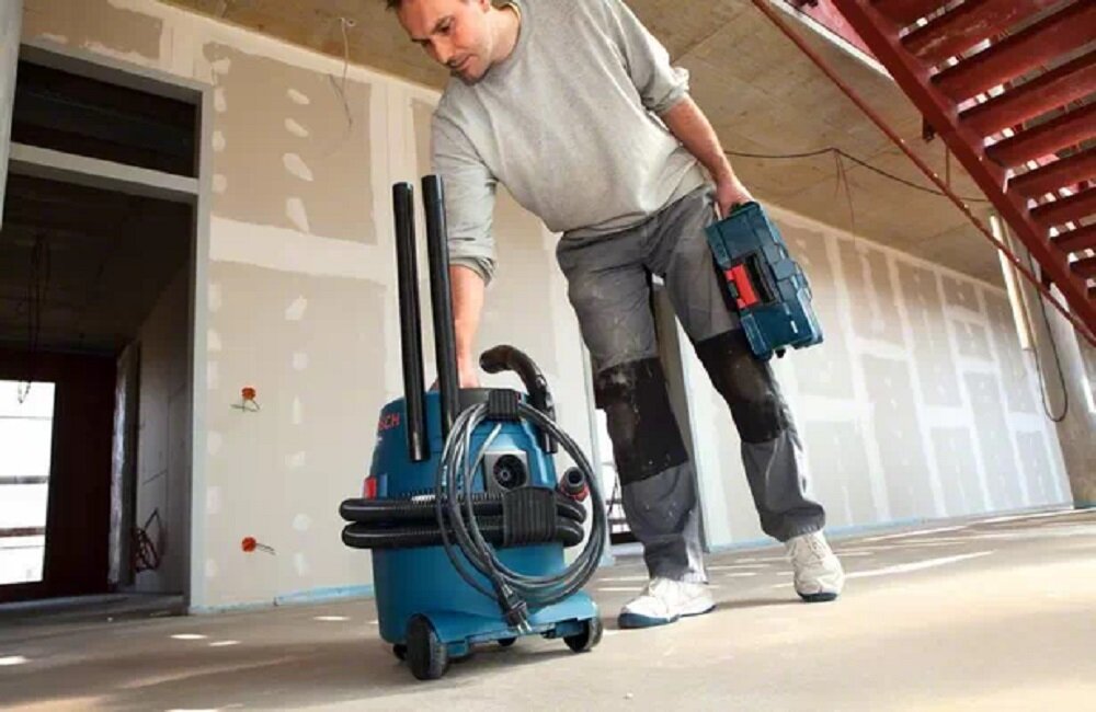 Odkurzacz BOSCH Gas 20 L SFC Wszystko pod kontrolą uchwyt na kabel i wąż