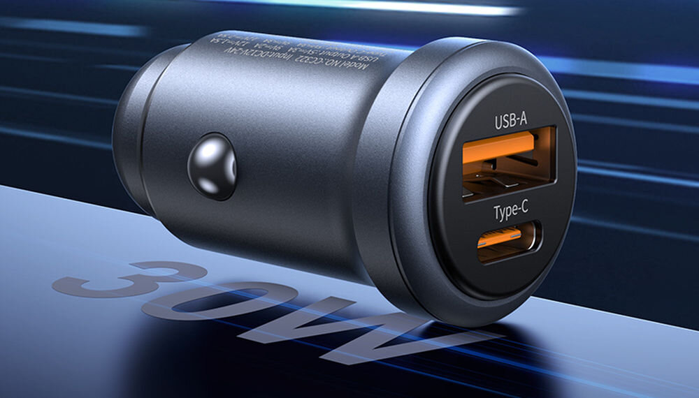 Szara ładowarka samochodowa z dwoma portami: USB-A i Type-C, z widocznym napisem \'30W\'.