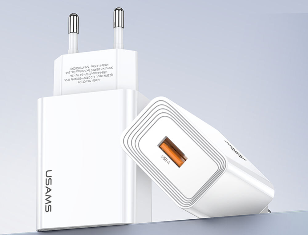Na obrazie widoczna jest biała ładowarka sieciowa z logo USAMS oraz portem USB-A. Wtyczka ma dwa metalowe bolce, a na obudowie znajduje się napis \'USB-A\'.