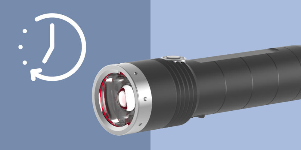 Latarka LEDLENSER MT10 niebieskie tło czarna lampka srebrny element kompaktowe wydajne źródło światła 1000 lumenów zasięg do 180 metrów maksymalny czas 144 godziny podczas outdoorowych wypraw codziennego użytkowania ergonomiczna konstrukcja długość 128 mm średnica głowicy 32 mm korpus 27 mm waga 156 g pełne ładowanie trwa około 360 minut dla wymagających użytkowników
