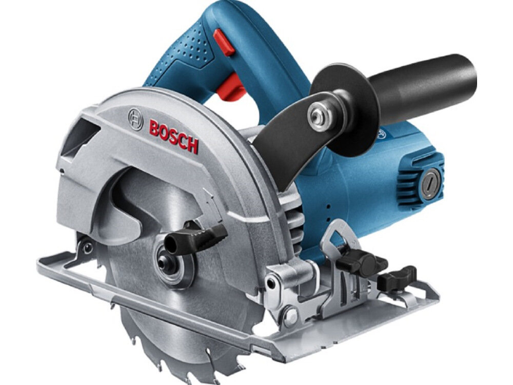 Pilarka tarczowa BOSCH GKS 600 Professional możliwość podłączenia zewnętrznego źródła odsysania pyłu adapter skala na podstawie i kątowniku