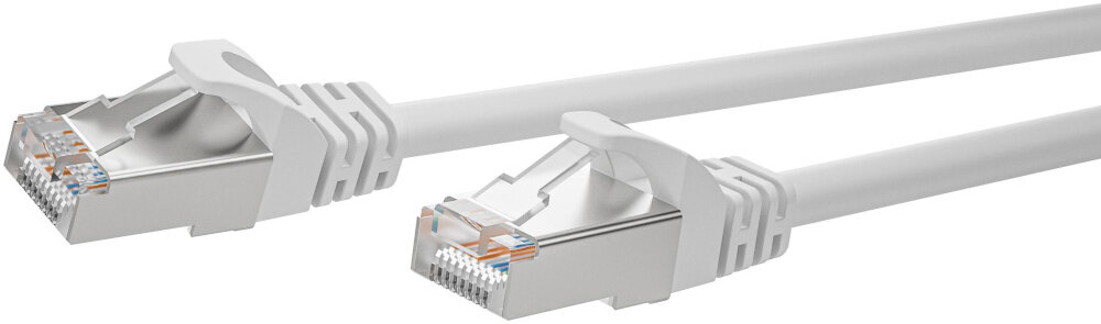 Obraz przedstawia biały kabel sieciowy z dwoma złączami RJ-45 na końcach, z widocznymi metalowymi stykami i plastikowymi osłonami.