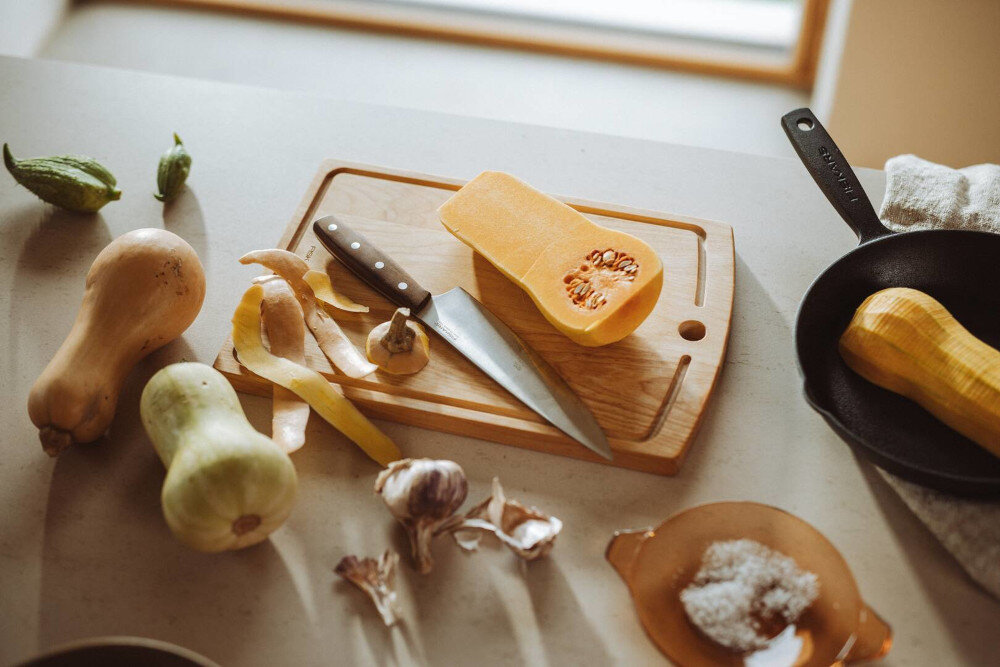 Nóż FISKARS Folken szefa kuchni 1075696 zdjęcie lifestyle Do Twojej kuchni