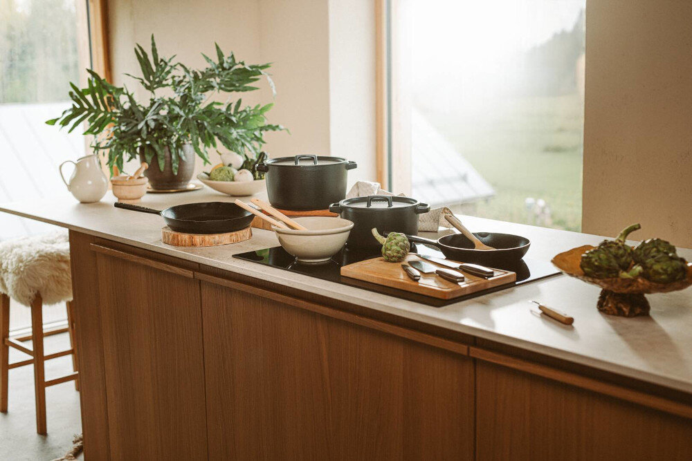 Nóż FISKARS Folken 1075692 12 cm zdjęcie lifestyle łatwa pielęgnacja należy myć wyłącznie ręcznie osuszyć bezpośrednio po użyciu nie należy moczyć ani pozostawiać w wodzie nie nadaje się do mycia w zmywarce