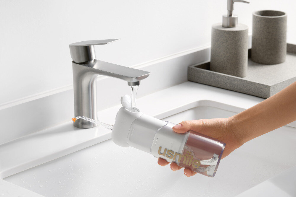 Irygator USMILE C10 Biały Pojemny zbiornik wody Zbiornik o pojemności 180 ml bez konieczności dolewania wody