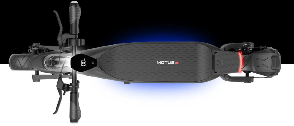 Hulajnoga elektryczna MOTUS Pro 10 Urban 60 km 500W Amortyzacja 10 Grafitowy oswietlenie przednie tylne boczne niebieskie podswietlenie LED podestu odblski na blotniku bezpieczne podrozowanie