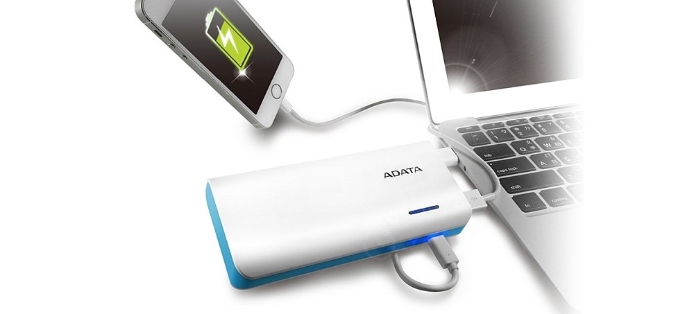 Powerbank ADATA PT100 (10000 mAh) ładowanie