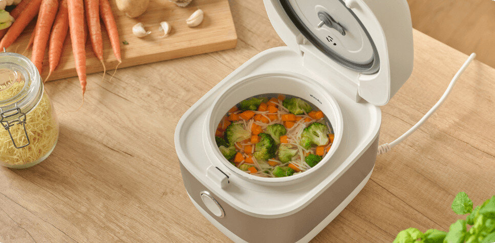 Ryżowar SENCOR SRM 1600WH zdjęcie lifestyle Możliwości w kuchni Pojemność 1,6 l do 450 g Sześć automatycznych programów cyfrowy wyświetlacz aluminiowy garnek z ceramiczną powłoką przygotowanie ryżu, kasz, roślin strączkowych czy zup