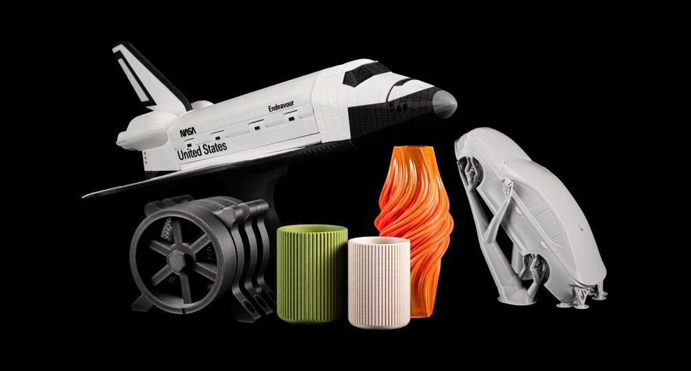 Drukarka 3D PRUSA XL Wi-Fi, LAN (5 Głowic)  wydrukowane rzeczy na czarnym tle chłodzenie głowicy, radiator, brak zatorów