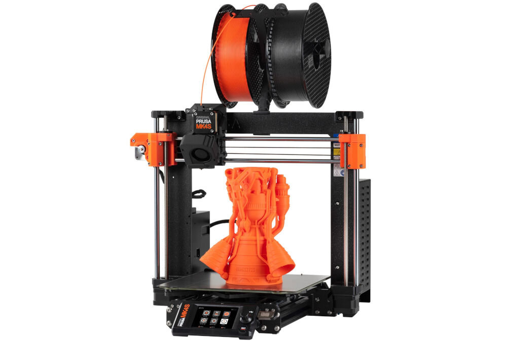 Drukarka 3D PRUSA MK4S Wi-Fi, LAN (Zmontowana) drukarka pod kątem na białym tle czujnik tensometryczny, pierwsza warstwa, autokalibracja