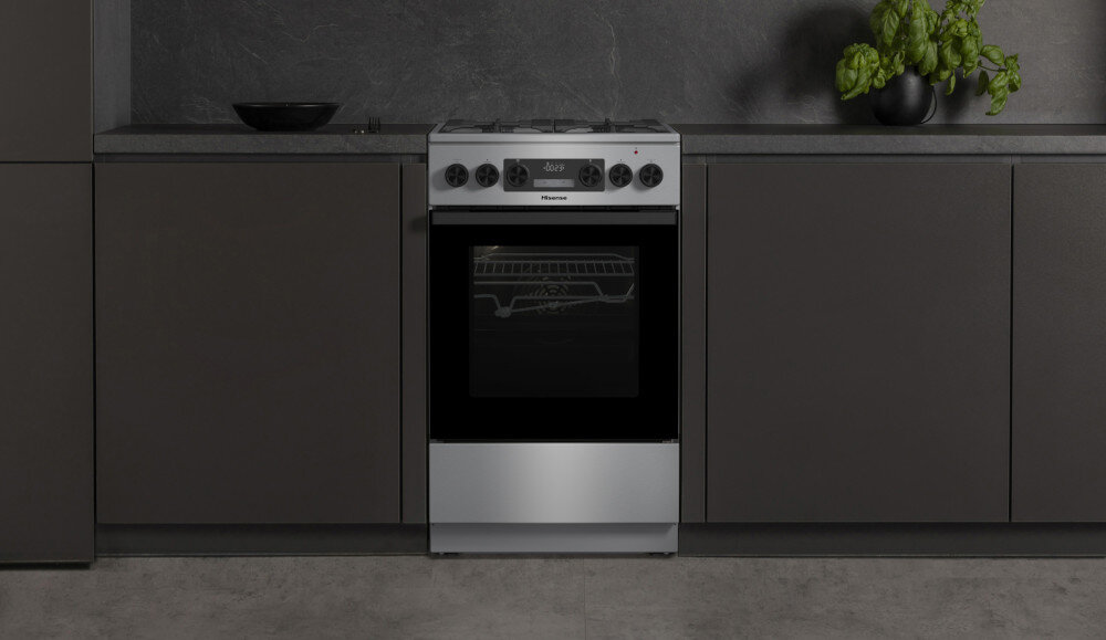 Kuchnia HISENSE HKS5D71XMPF Oświetlenie wnętrza piekarnika równomiernie oświetlone wnętrze energooszczędna żarówka bez otwierania drzwi  system chłodzenia wydajność niższa temperatura bez ryzyka poparzenia chłodna obudowa bezpieczeństwo ciche Delikatne zamykanie otwieranie bez wysiłku hałasu lekki dotyk płynny domyk komfort design wygląd drzwi czarne szkło estetyka ozdoba kuchni wysoka funkcjonalność gorąca para łatwe szybkie usuwanie zabrudzeń tłuszczu blacha z wodą Steam Clean trwałe solidne mocne eleganckie żeliwne ruszty wygoda przesuwanie garnków włoskie danie chrupiąca pizza wypieczenie górne dolne grzanie pieczenie wysoka temperatura beztłuszczowe zdrowe pieczenie chrupiące bez dodatkowych kalorii złocista skórka mięso ryby