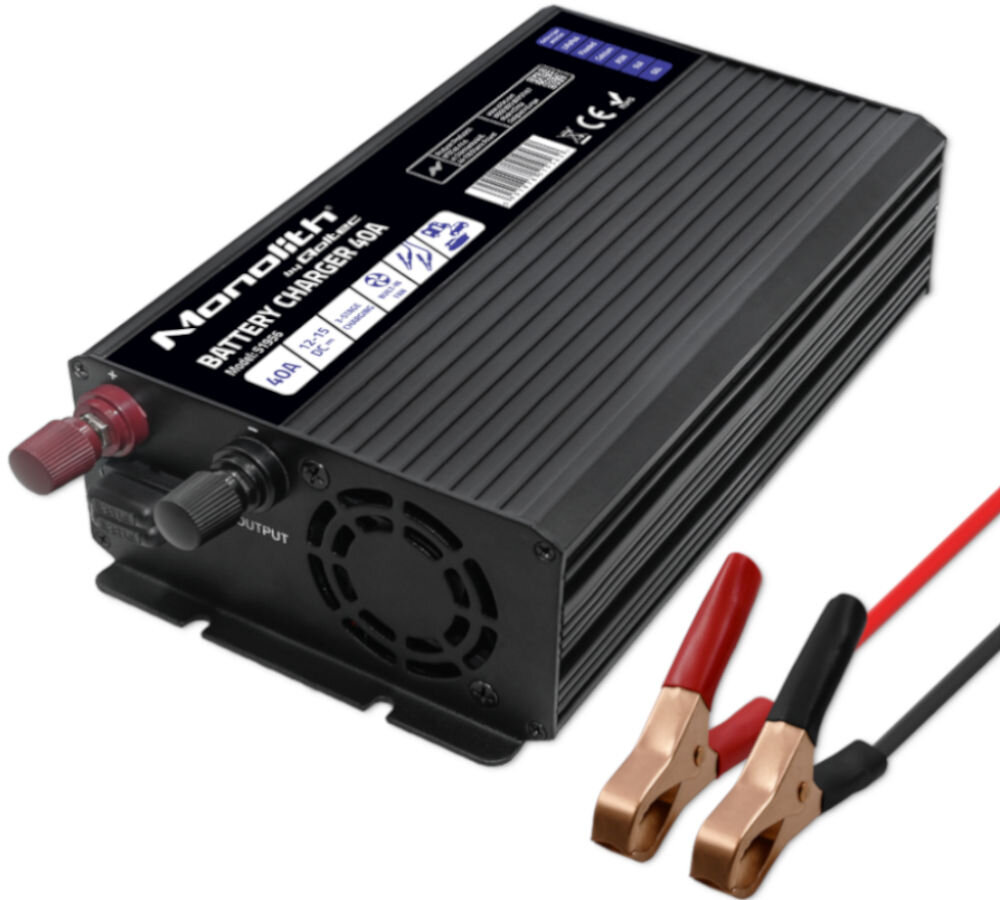 Inteligentna ładowarka QOLTEC Monolith 51956 do akumulatorów LIFEPO4 AGM GEL SLA 40A 12V , ładowanie, zasilanie, energia, moc, na bałym tle ładowarka wraz z klemami