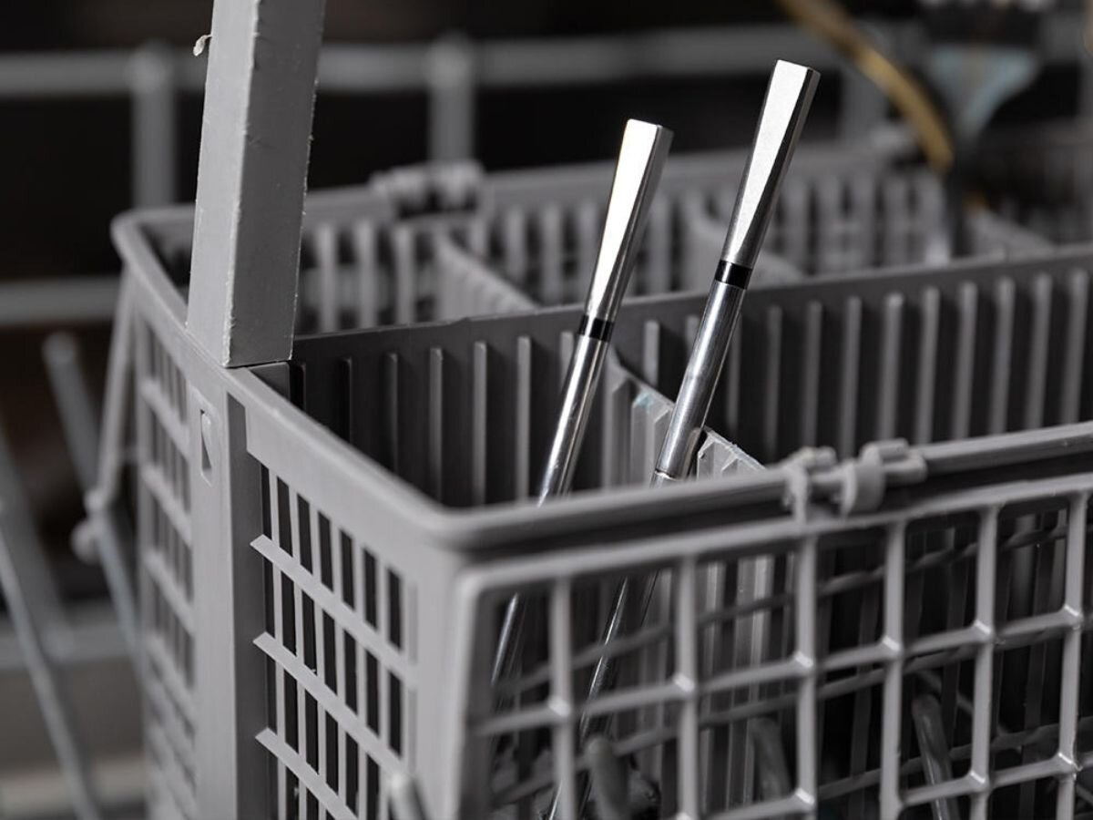 Termometr MEATER Pro, wodoodporny, czyszczenie, zmywarka, sonda, Dwie sondy termometru MEATER w koszyku zmywarki.