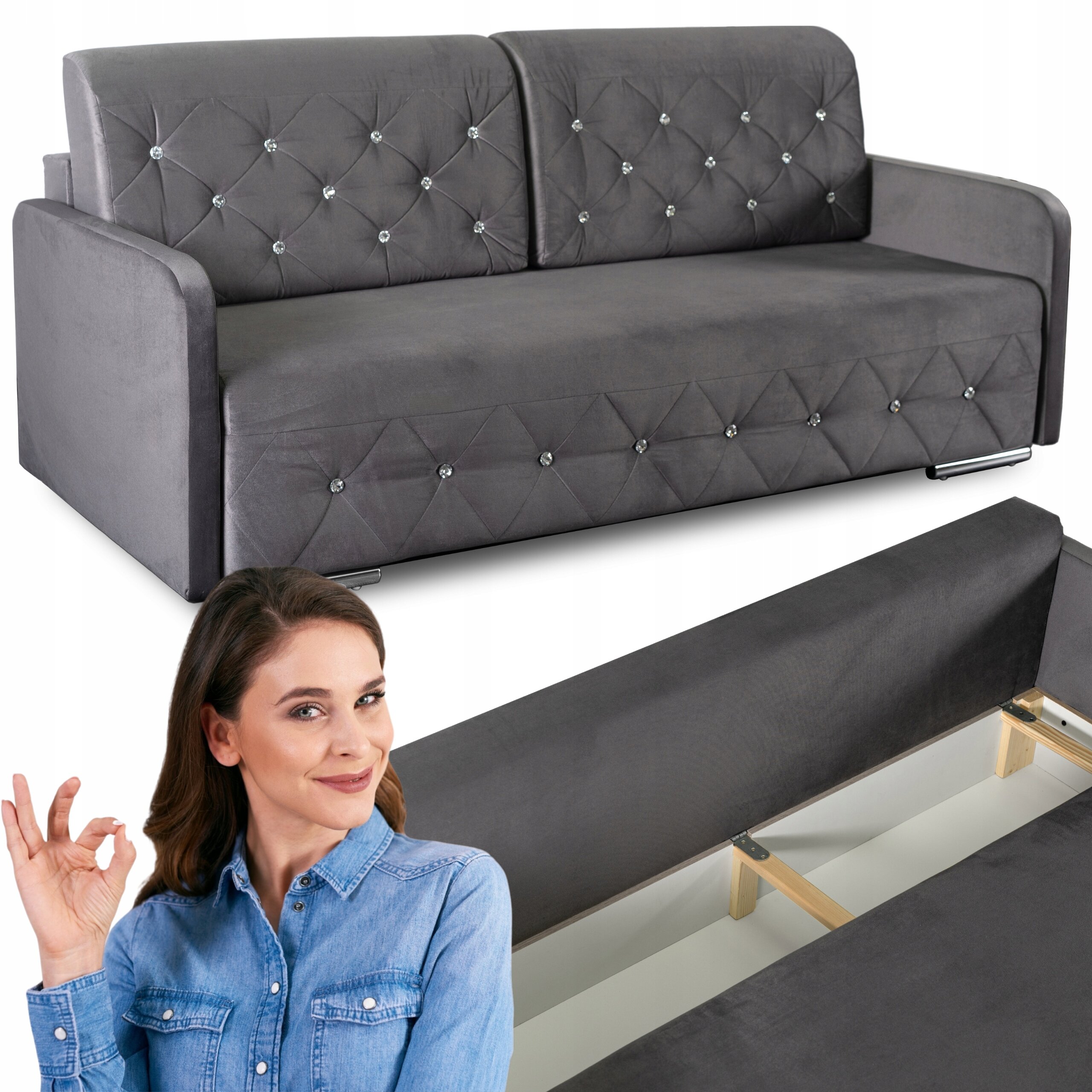 Szara sofa z funkcją spania, ozdobiona guzikami na oparciu i siedzisku. Na dole widoczna kobieta w niebieskiej koszuli, pokazująca gest OK.