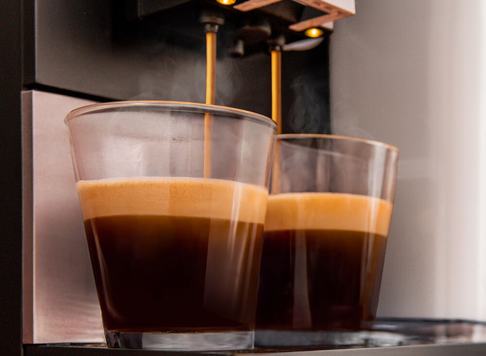 Ekspres CECOTEC Cremmaet Compactccino Connected Black Rose doskonała jakośc kazdej filiżanki kawy ciśnienie 19 barów intensywny aromat pełen smak napojów głęboka pianka na cappuccino latte małe dzieło sztuki wyjątkowość kawy każdy łyk to przyjemność 