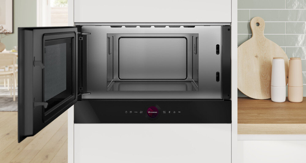 Kuchenka mikrofalowa BOSCH BFL7221B1 wnętrze stal nierdzewna gładka powierzchnia łatwe czyszczenie