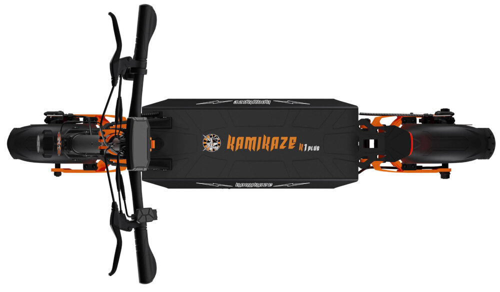 Hulajnoga elektryczna KAMIKAZE K1 Plus Plus 80km 1000W 10 cali Czarny hulajnoga na białym tle widoczna z góry wytrzymała konstrukcja z wysokiej jakości aluminium dla osób o maksymalnej wadze do 120 kg spory deck powierzchnia z antypoślizgową powłoką