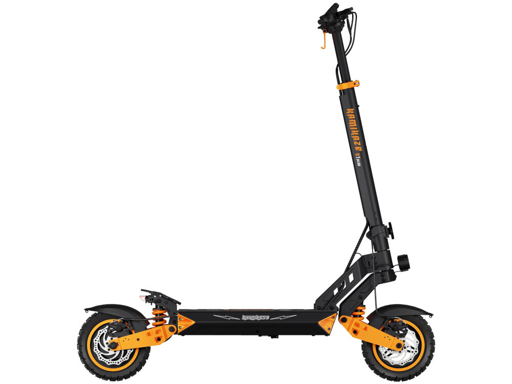 Hulajnoga elektryczna KAMIKAZE K1 Plus Plus 80km 1000W 10 cali Czarny hulajnoga na białym tle widoczna z boku sygnał dźwiękowy komunikowanie się z innymi użytkownikami drogi tempomat pozwala ustawić i utrzymywać stałą prędkość pojazdu zwiększenie bezpieczeństwa oszczędność energii