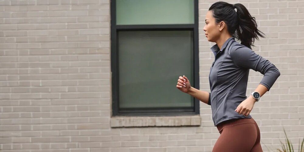 Smartwatch AMAZFIT Active 3 Premium Grafika ukazująca jak zegarek pomaga w bieganiu