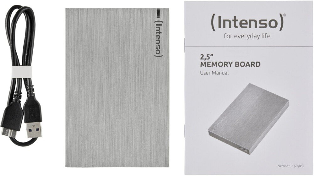 Dysk INTENSO Memory Board Dysk zewnętrzny zaprezentowany od góry obok zwiniętego czarnego kabla USB oraz papierowej instrukcji obsługi na białym, jednolitym tle