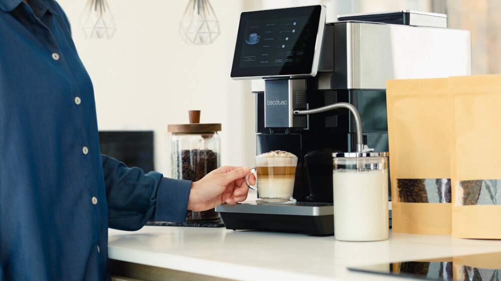 Ekspres CECOTEC Cremmaet Tempo pianka mleczna zbiornik na mleko pojemność cappuccino, latteefekt mleczne kompozycje 