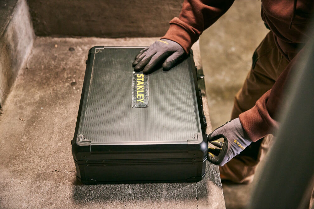 Zestaw narzędzi STANLEY STMT98109-1 (142 elementów) Walizka aluminiowa STANLEY metalowe zatrzaski trwałość ochrona narzędzi