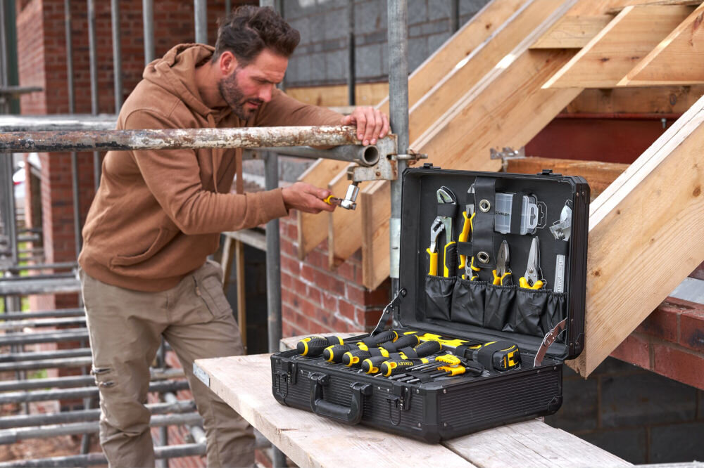 Zestaw narzędzi STANLEY STMT98109-1 (142 elementów) Walizka aluminiowa STANLEY narzędzia górna pokrywa szczypce klucz nożyce kasetka