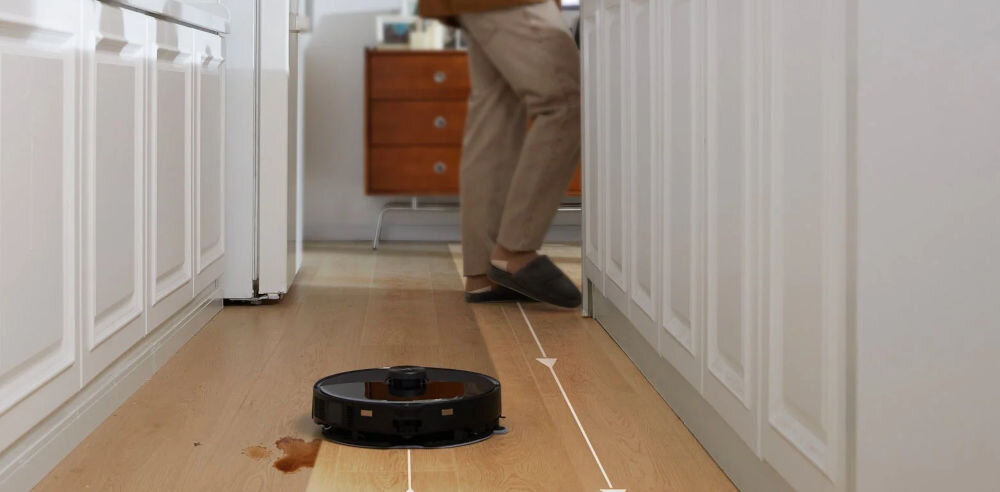 Robot sprzątający ROBOROCK S8 MaxV Ultra R02 z przyłączem wody podwójny moduł wibracyjny częstostliwość mopowania 4 000 razy na minutę usuwanie kurzu brudu zaschniętych plam nieskazitelna czystość szczotka duoroller riser z dwoma szczotkami większa skuteczność wszystkie rodzaje podłóg redukcja ilości wplątanych włosów mniej konserwacji