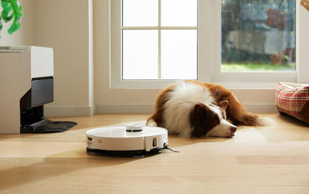 Robot sprzątający ROBOROCK S8 MaxV Ultra R02 z przyłączem wody capet boost+ zwiększona efektywność sprzątania dywanów moc ssania 10 000 Pa hyperforce ekstremalne ssanie eliminacja brudu pyłu perfekcyjne czyste podłogi futrzaste fotografie znajdź zwierzaka rejestrowanie zdjęć pupili lokalizacja zwierząt w domu