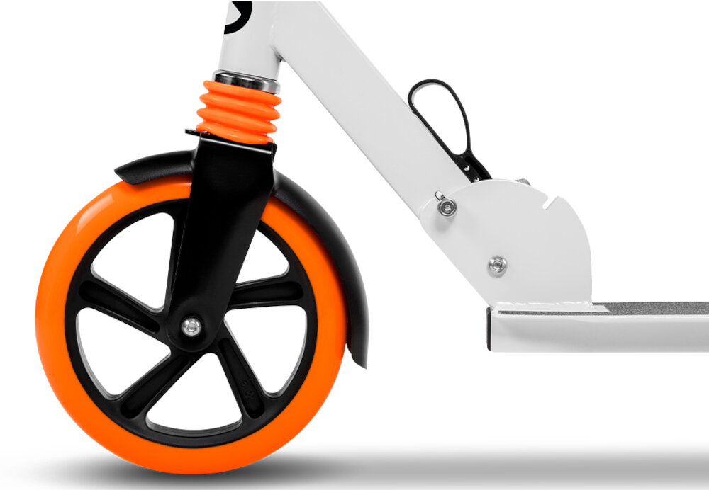 Hulajnoga dla dzieci LIONELO Luca widok na przednie kolko duze kolka srednica 200 mm z wytrzymalego materialu PU lozyska ABEC-7 plynnosc stabilnosc obciazenie do 100 kg dla dzieci dla nastolatkow