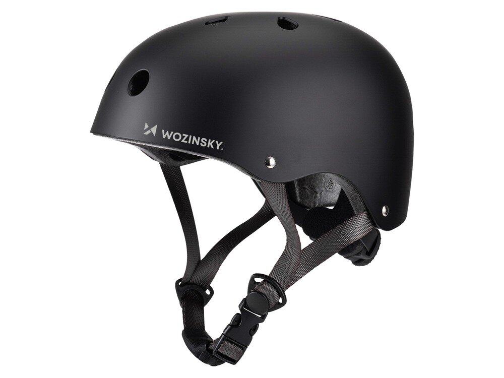 Czarny kask rowerowy z logo \'WOZINSKY\' na boku, posiada otwory wentylacyjne i regulowane paski z zapięciem.